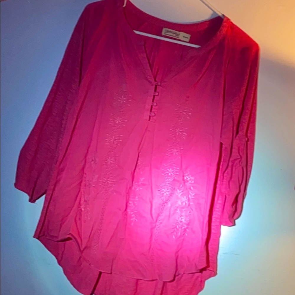 Pink 3/4 sleeve v-neck blouse with pattern front
